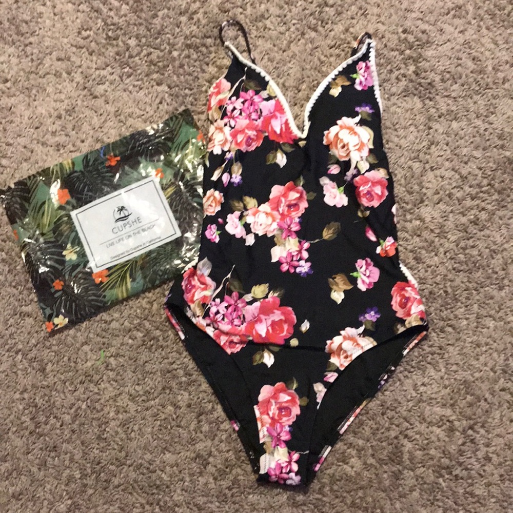 Cupshe bathingsuit - NWT size small